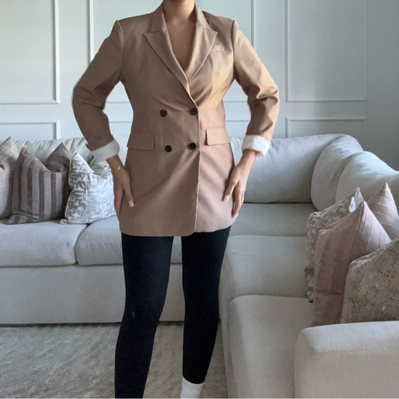 H&M Classic Brown Double-Breasted Blazer - Picture 2 of 7